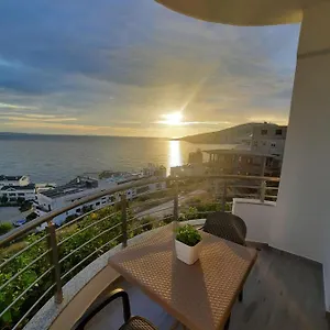 Nora's Sarandë