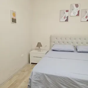 Downtown Boulevard With A Cute Balcony! Appartamento Tirana