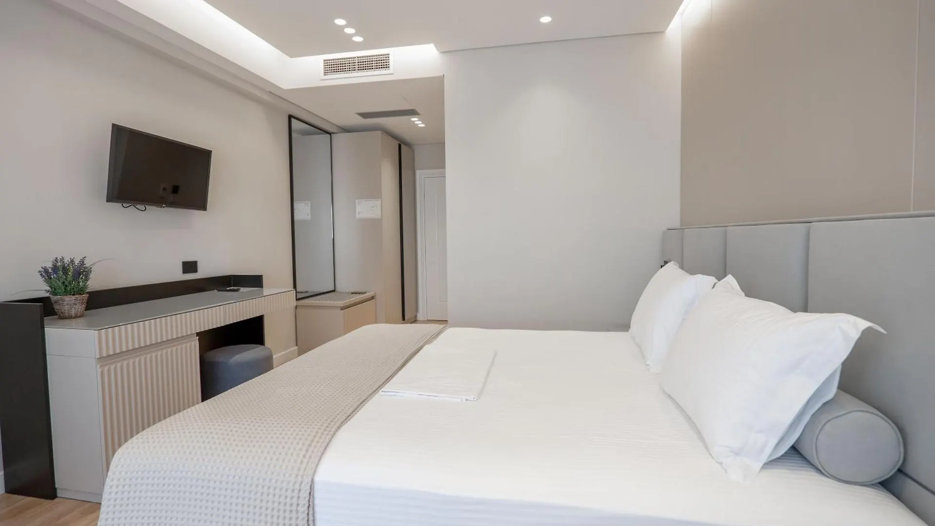 Ami Mar Hotel Sarande 4*,  Albania